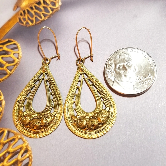 Antique Gilded Sterling Silver Cannetille Reppousse Earrings - Picture 4 of 6